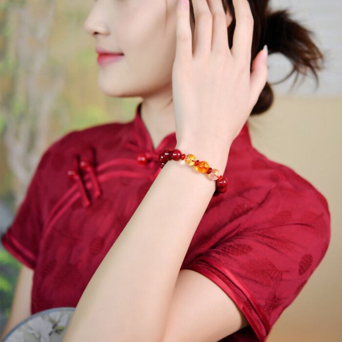 The high-content cinnabar bracelet with the combination of three zodiac signs, which is a mascot bracelet for one’s zodiac sign.