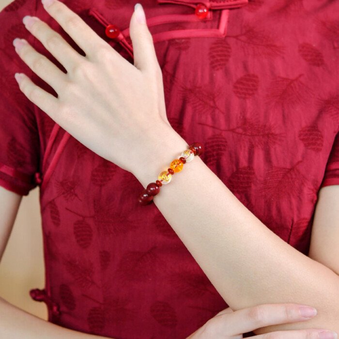 The high-content cinnabar bracelet with the combination of three zodiac signs, which is a mascot bracelet for one’s zodiac sign.