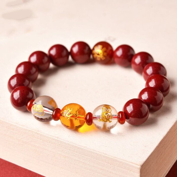 The high-content cinnabar bracelet with the combination of three zodiac signs, which is a mascot bracelet for one’s zodiac sign.