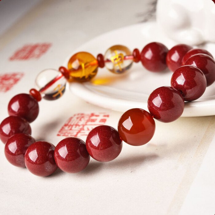 The high-content cinnabar bracelet with the combination of three zodiac signs, which is a mascot bracelet for one’s zodiac sign.