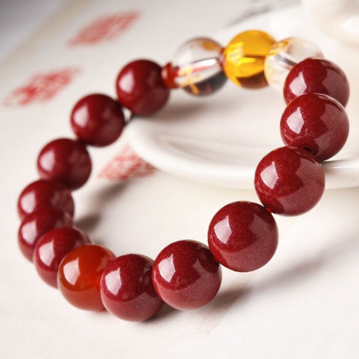 The high-content cinnabar bracelet with the combination of three zodiac signs, which is a mascot bracelet for one’s zodiac sign.