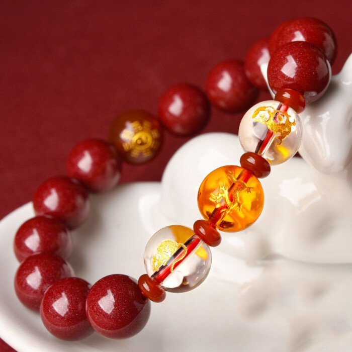 The high-content cinnabar bracelet with the combination of three zodiac signs, which is a mascot bracelet for one’s zodiac sign.