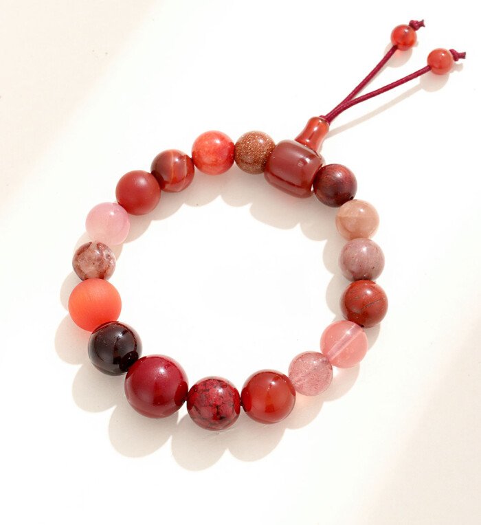 The natural multi-treasure crystal bead string for remedying the lack of the Fire element and changing fortune.