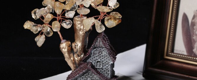 Creative amethyst yellow crystal fortune tree resin small house landscape ornaments