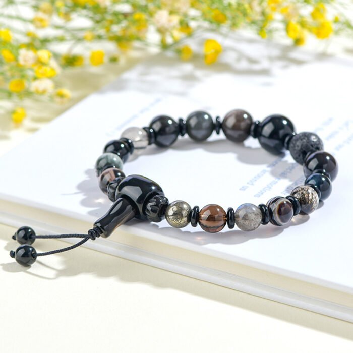 The natural obsidian crystal bracelet for supplementing the water element in the five elements theory and reversing fortune.