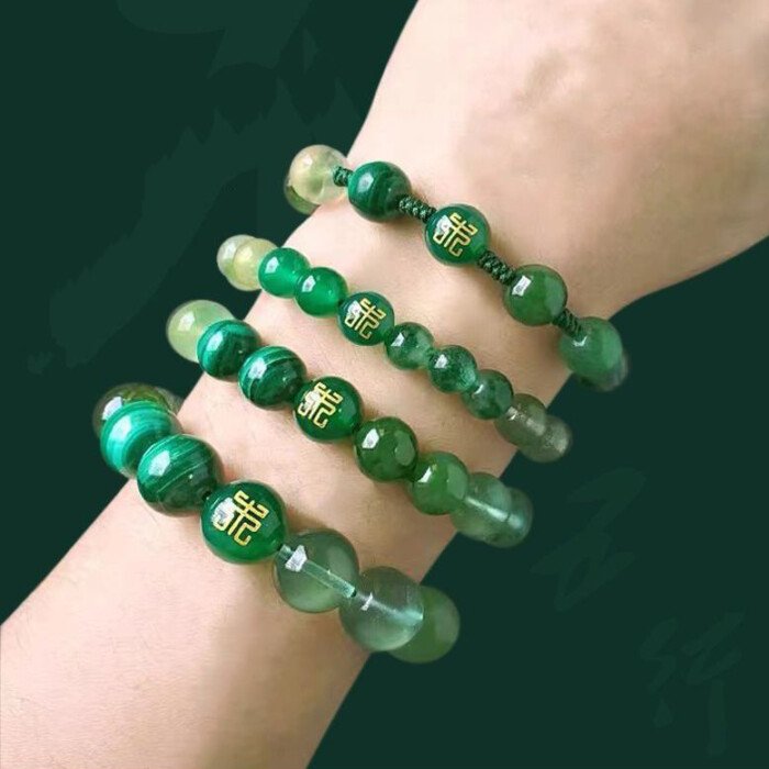 Chinese style bracelet of green crystal, green phantom and agate for supplementing wood for those lacking wood in the Wu Xing