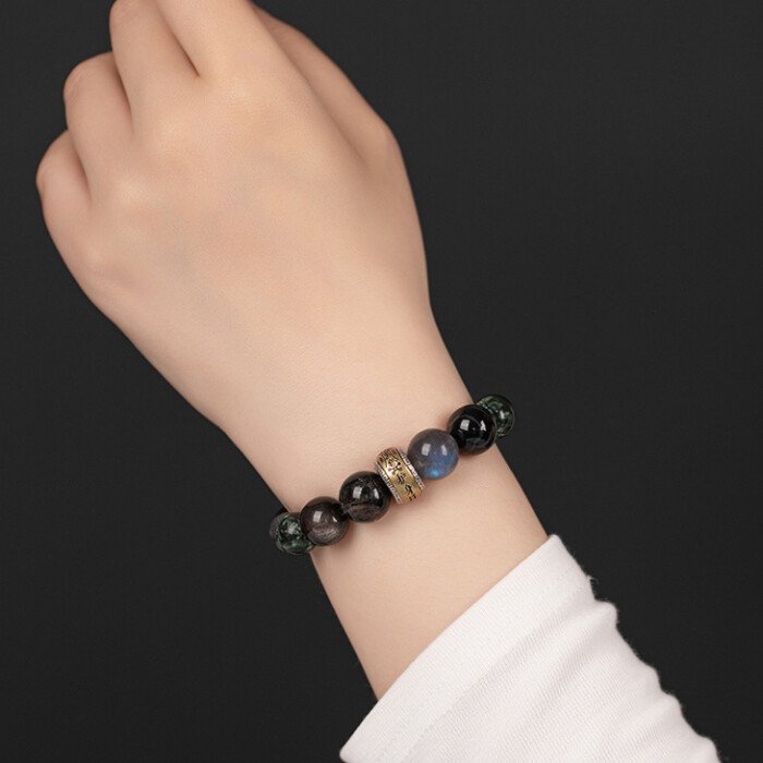Amulet crystal bracelet – for supplementing wood and water elements in the Wuxing theory.