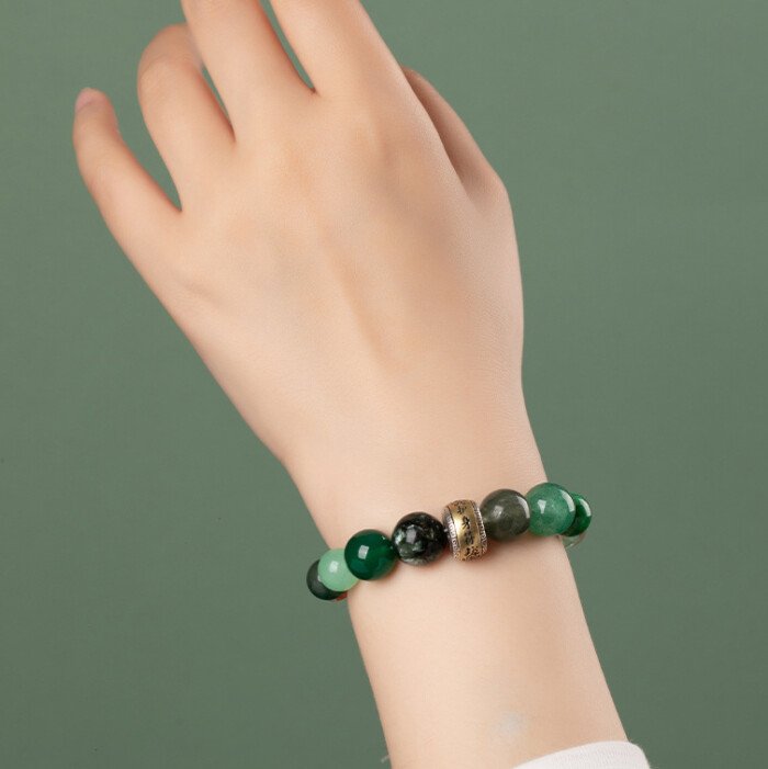 Amulet crystal bracelet – for supplementing fire and mood elements in the Wuxing theory.