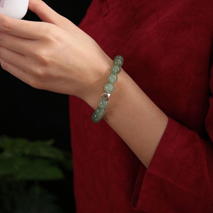 Natural green strawberry quartz hand string with zodiac signs of Rabbit, Dragon, and Horse, and figures of Samantabhadra, Mahasthamaprapta, and Manjushri.