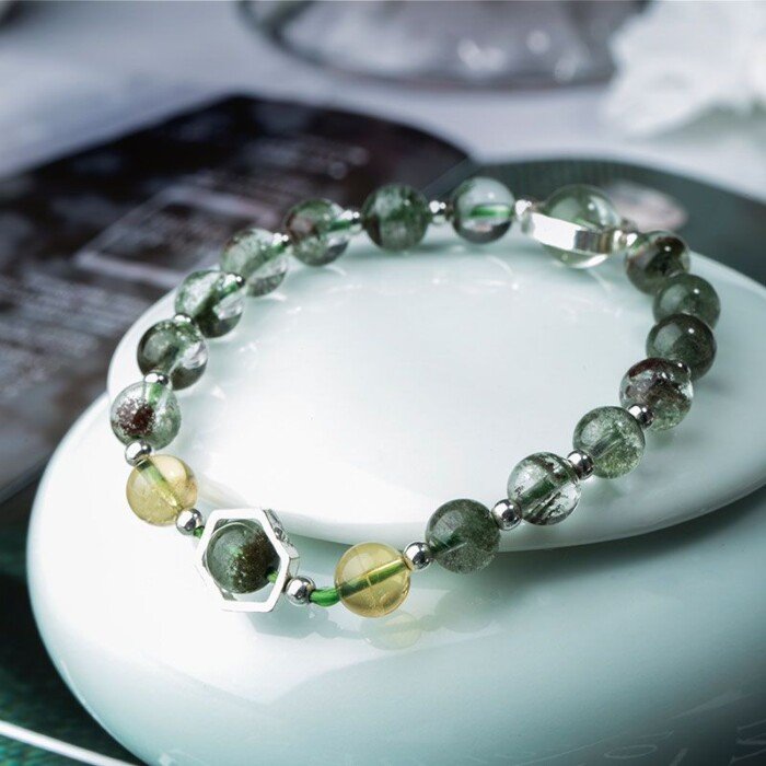 Ladies’ green phantom quartz treasure-gathering pot crystal mascot bracelet.