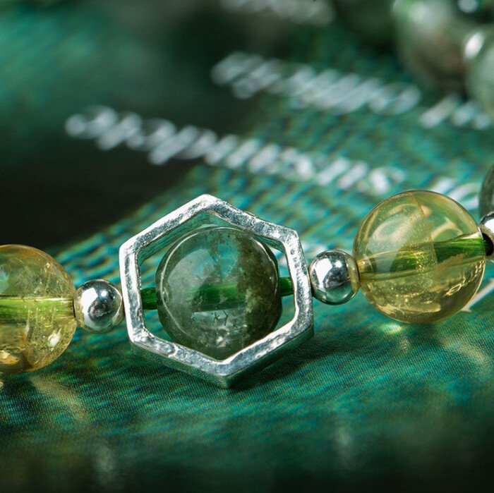 Ladies’ green phantom quartz treasure-gathering pot crystal mascot bracelet.