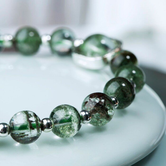 Ladies’ green phantom quartz treasure-gathering pot crystal mascot bracelet.