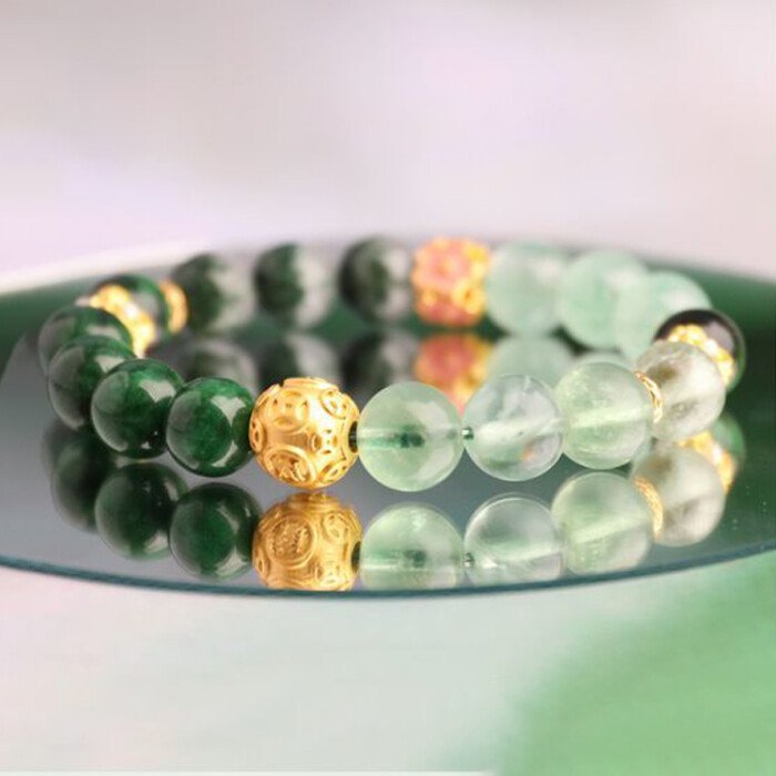 Lady’s Green Phantom “Road to Wealth” Crystal Bead Bracelet with Strawberry Quartz, an Accessory for Complementing the Wood Element