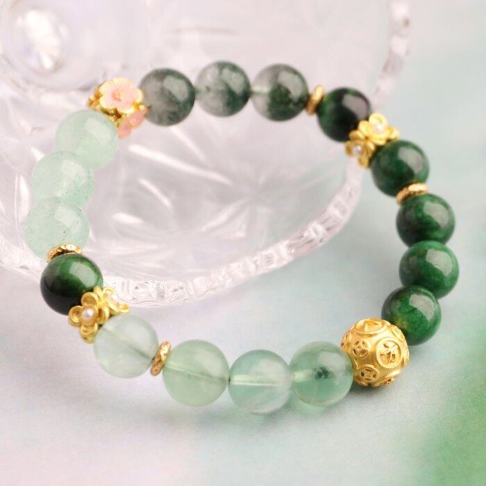 Lady’s Green Phantom “Road to Wealth” Crystal Bead Bracelet with Strawberry Quartz, an Accessory for Complementing the Wood Element