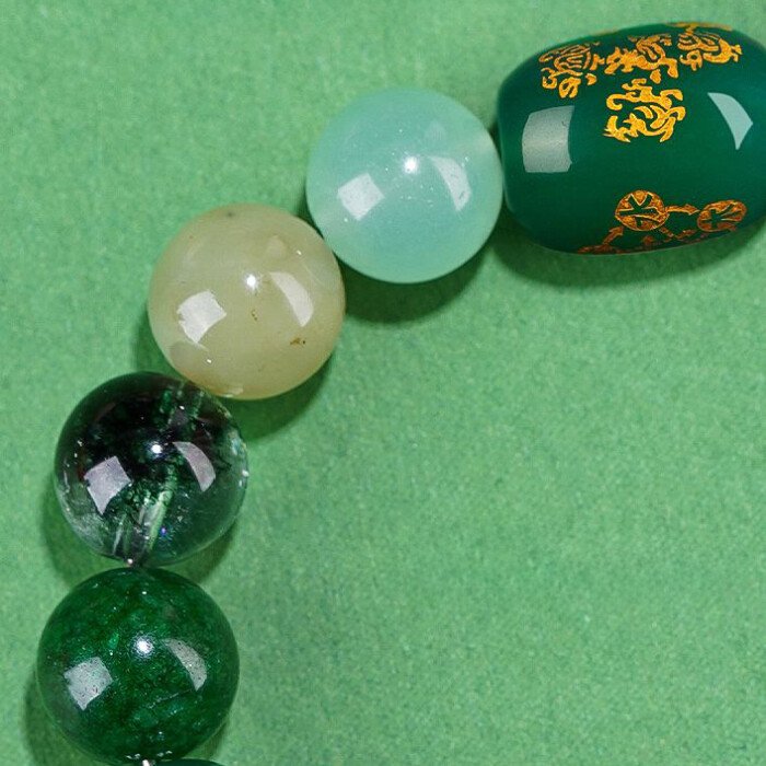 Natural crystal multi-treasure bracelet of Green God for balancing energy and attracting wealth.