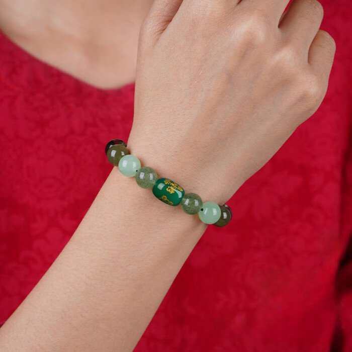 Natural crystal multi-treasure bracelet of Green God for balancing energy and attracting wealth.