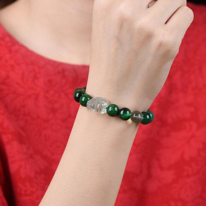 Natural energy – balancing crystal bracelet with emerald and Pixiu for those lacking wood in the WuXing