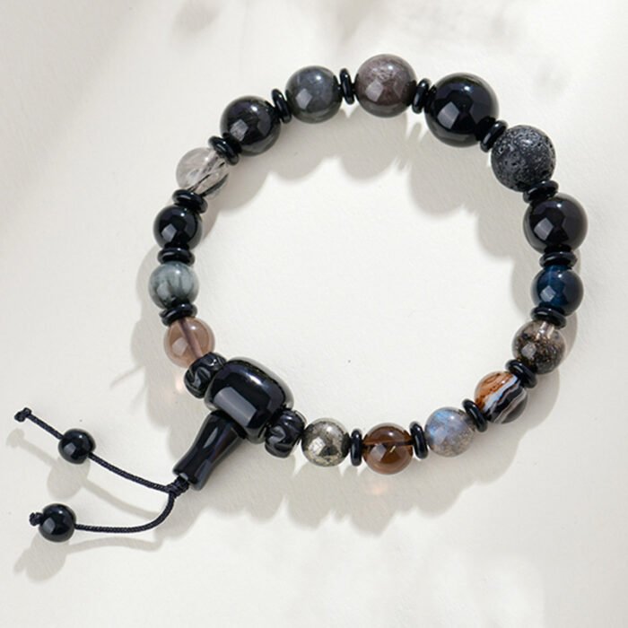 The natural obsidian crystal bracelet for supplementing the water element in the five elements theory and reversing fortune.